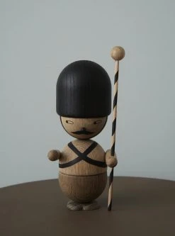 OYOY Living Design Objets Déco Enfant Figure Gilbert Le Garde En Bois H17,5x7x7cm -Luminaires enfant Soldes figure gilbert le garde en bois h17 5x7x7cm 2