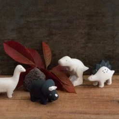 T-Lab Objets Déco Enfant Figurine En Bois Stégosaure -Luminaires enfant Soldes figurine en bois stegosaure 2