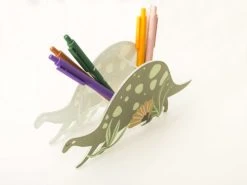 RNT By Really Nice Things Objets Déco Enfant Porte Crayons En Méthacrylate En Forme De Dinosaure Vert Pour Enfant -Luminaires enfant Soldes porte crayons en methacrylate en forme de dinosaure vert pour enfant 3